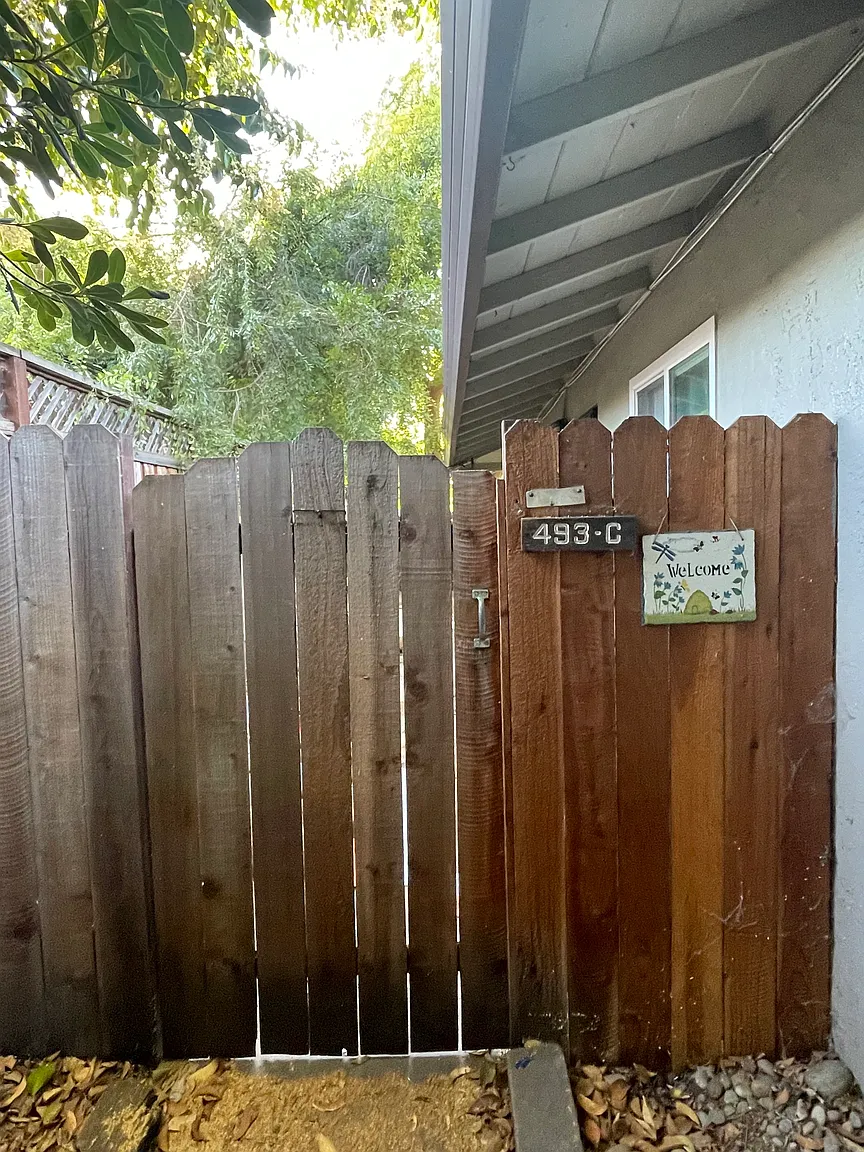 493 Thompson Ave #C photo 1