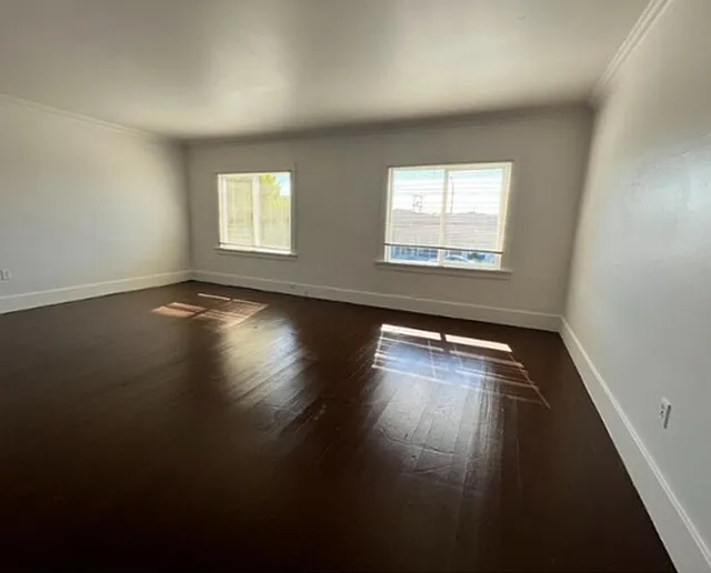308 W Market St — Photo 2