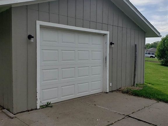 Detached Garage