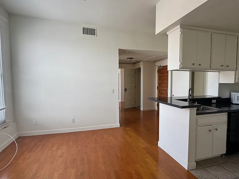 14 N Fair Oaks Ave #302 — Photo 5