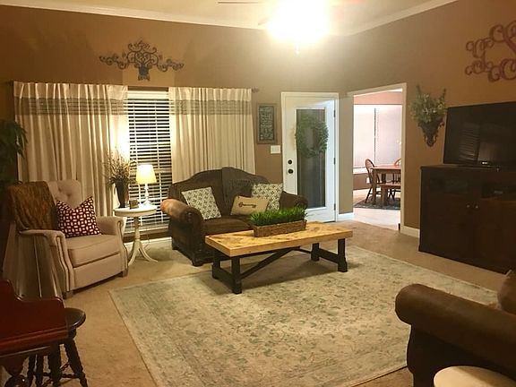 3rd image of 19 Hunnington Dr