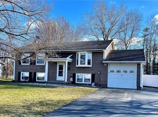 9 Brooktree Cir, Macedon, NY 14502