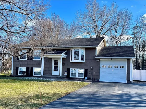 9 Brooktree Cir, Macedon, NY 14502