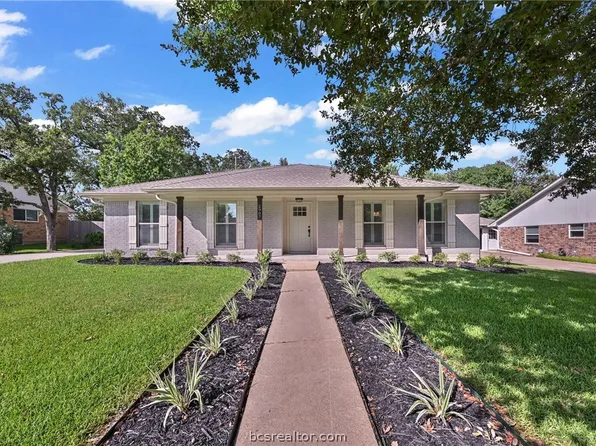 2907 River Oaks Cir, Bryan, TX 77802