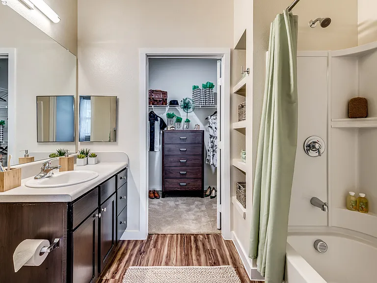 2900 Broadmoor — Photo 21
