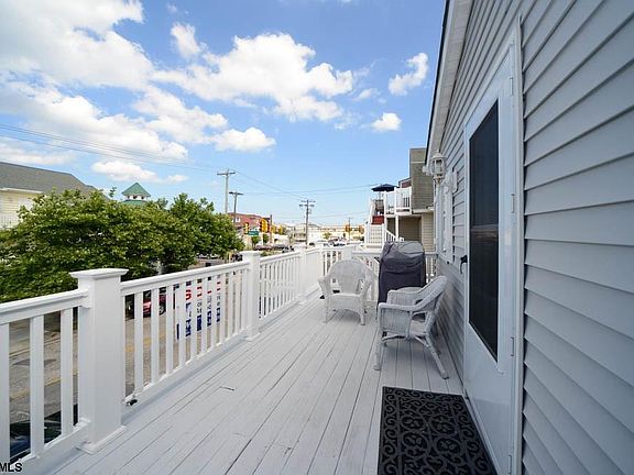 5th image of 512 E 14th St