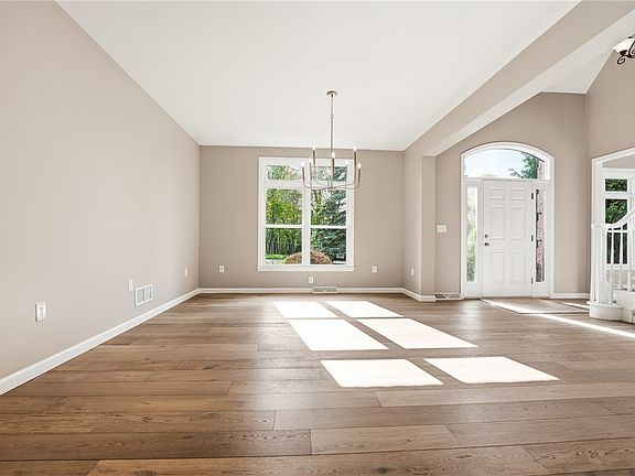 5th image of 309 Tiffany Ct
