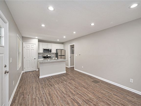 4th image of 2028 Erie St APT 1