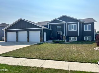 3318 Dortmund Dr, Bismarck, ND 58504