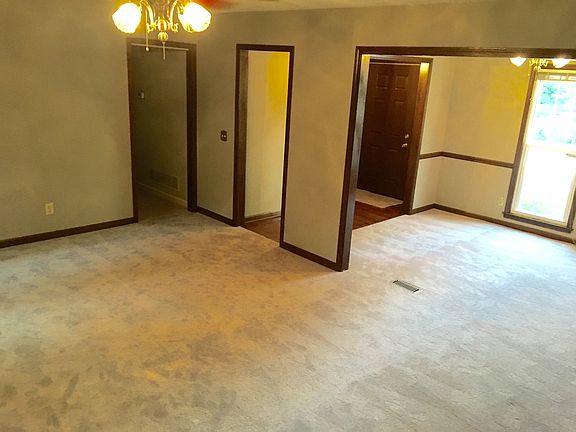 G.room open to formal dining