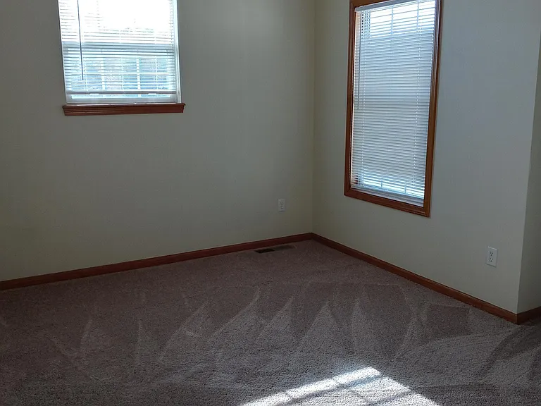 1601 SW Highland Dr — Photo 5