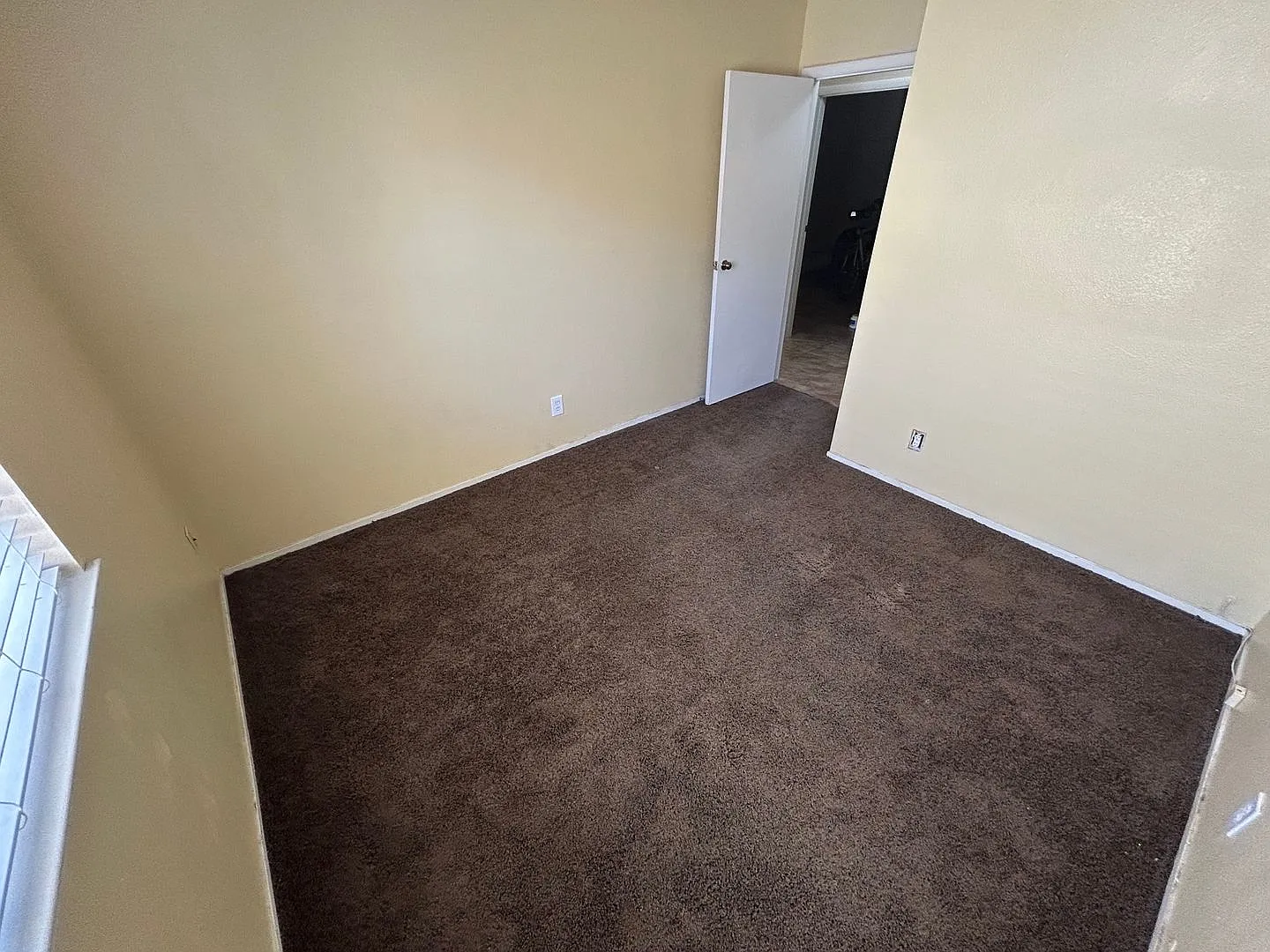 Beautifully Renovated Home With New Paint, Carpet, And Light Fixtures — Photo 4
