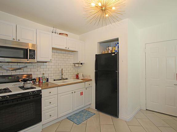 4th image of 2724 N Junipero Ave