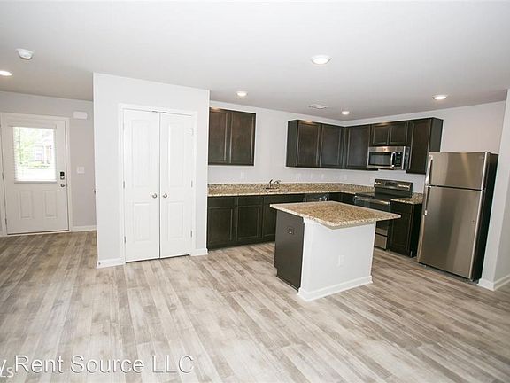 3rd image of 158 Brasch Park Dr