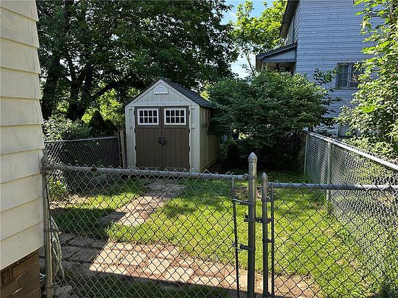 5th image of 48 Sherman St