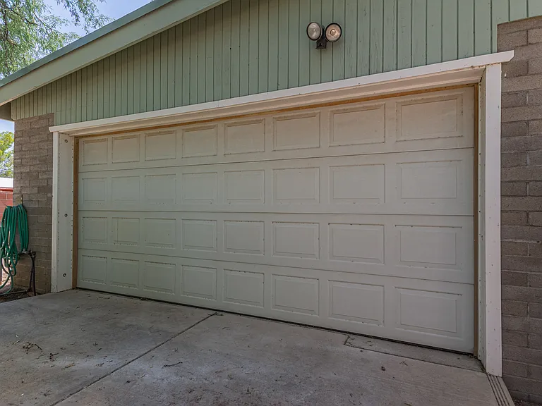 DETACHED 2 CAR GARAGE