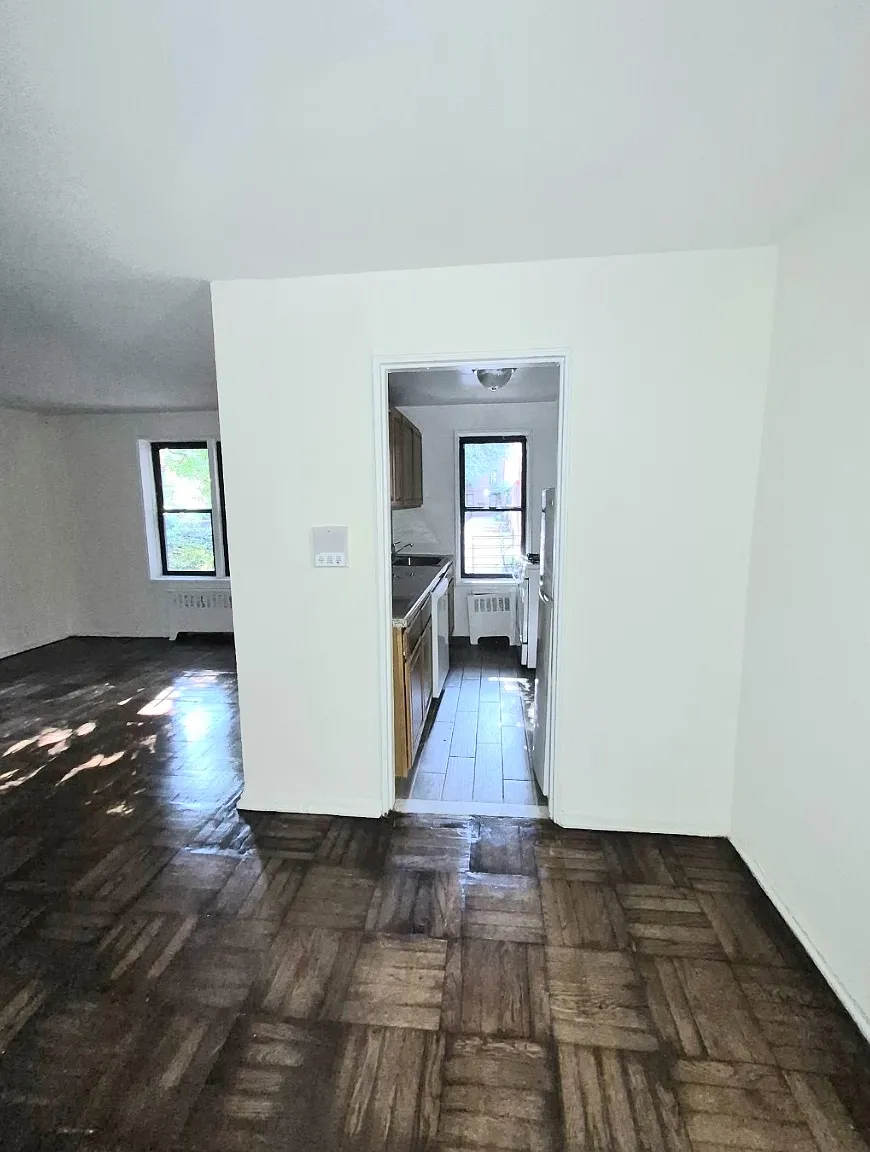 2 bed, 940 sqft, $2,400 — Photo 2