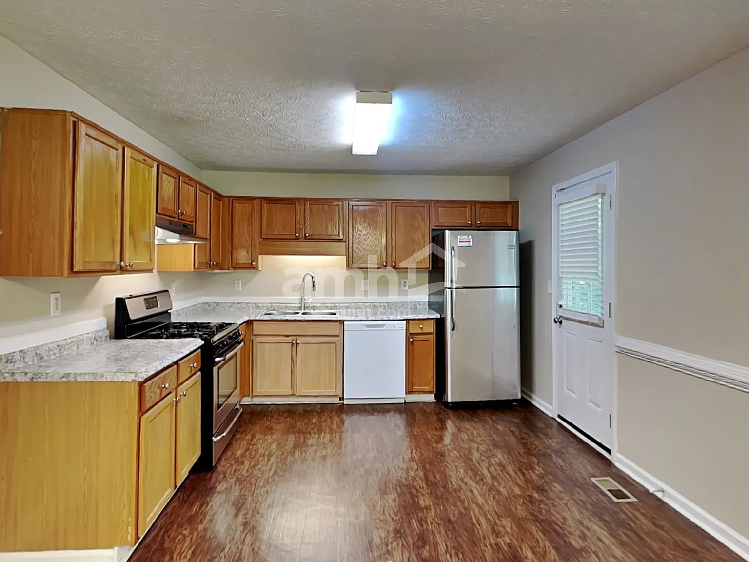 4 bed, 2.5 bath, 1890 sqft, $2,090 — Photo 3