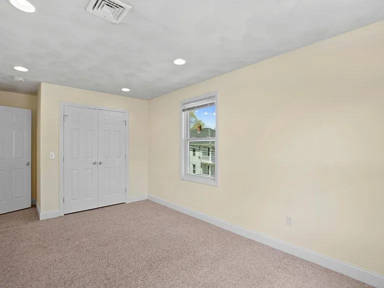 103 Bay View Ave — Photo 6