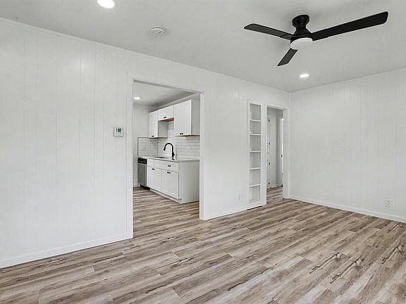 4th image of 605 Lions Park Pl
