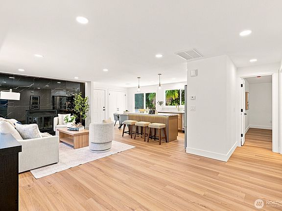 5th image of 824 116th Street SW