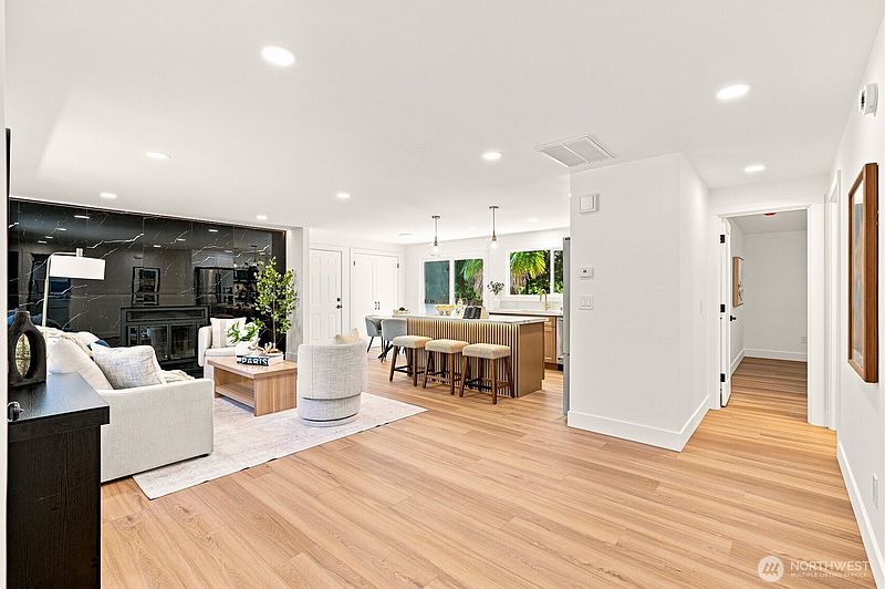 5th image of 824 116th Street SW