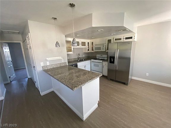 4th image of 717 Rock Springs Dr APT 202