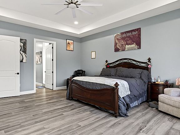 26th image of 377 Margot Dr