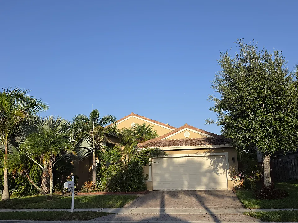 1010 SW 191st Ter