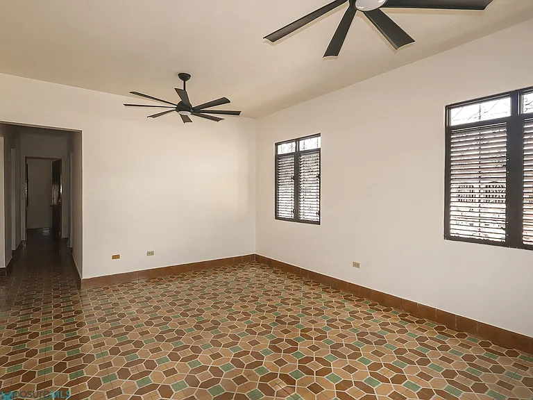 423 Calle R — Photo 4