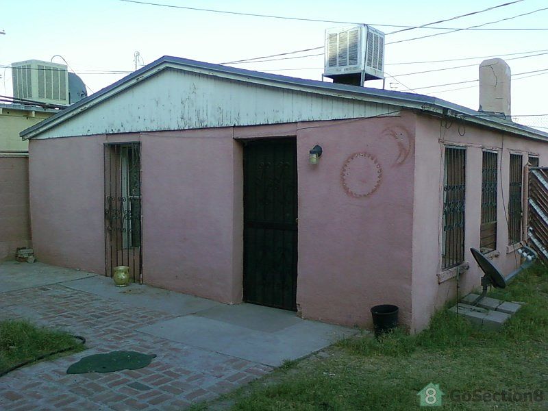 1st image of 1910 E Yandell Dr
