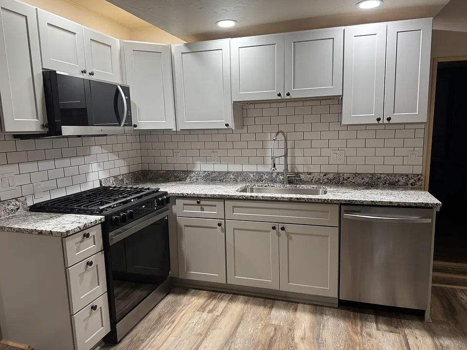 174 1/2 Hermosa St