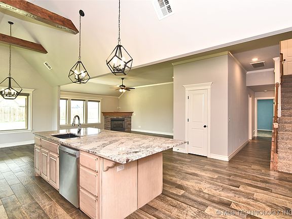 4th image of 14203 N 69th Ave E