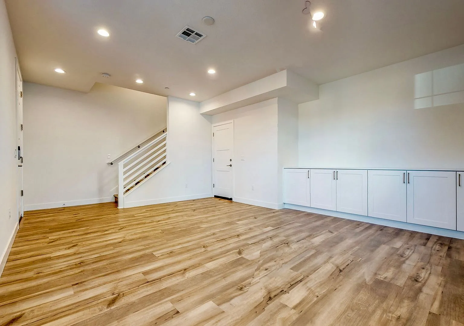 Beautiful Newly Constructed Fountain Grove 3 Bedroom 2.5 bathroom Townhome with A/C and Solar — Photo 3