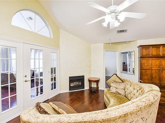 5th image of 1021 Bridges Dr