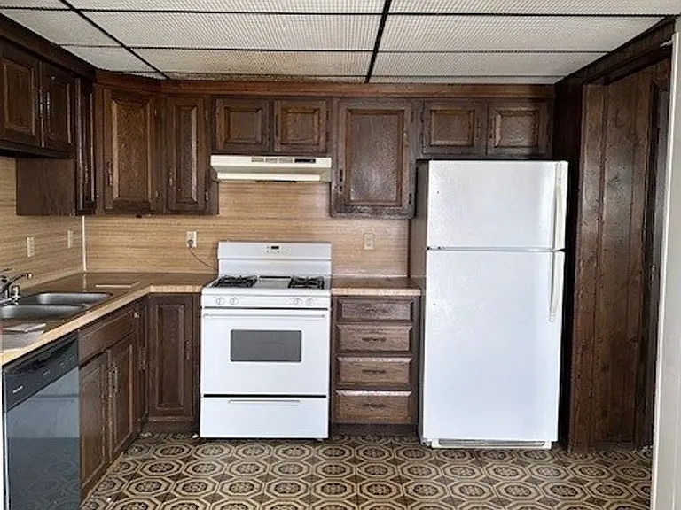 43 — Photo 20