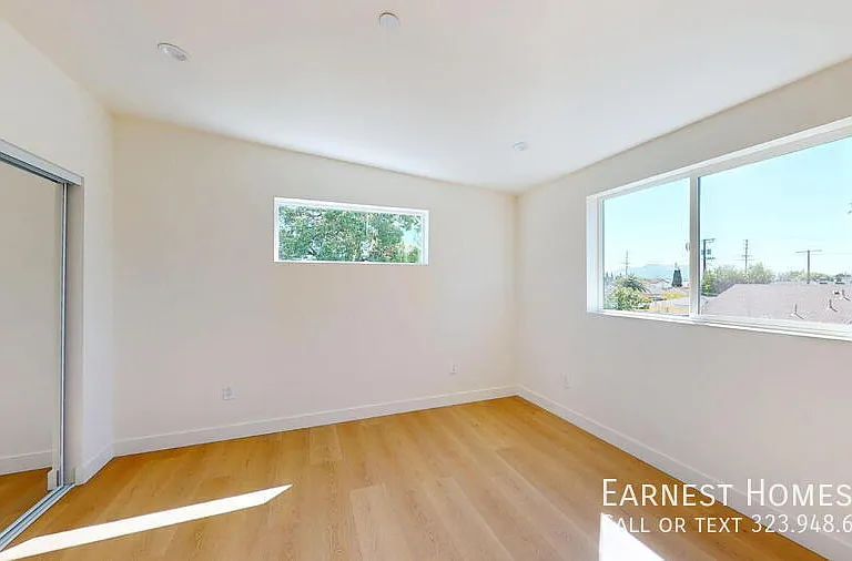 6445 Satsuma Ave #1/2 — Photo 10
