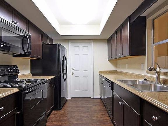 5th image of 4509 Beacon Dr