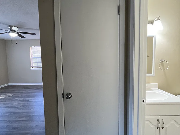 830 Cardinal St — Photo 11