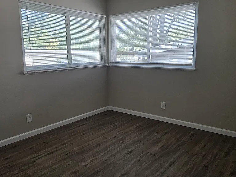 2259 Ainsworth Dr — Photo 13