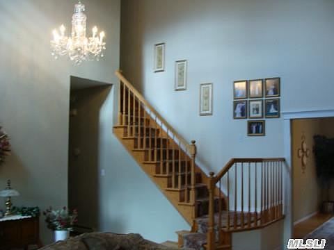 2nd image of 2 Peyton Pl