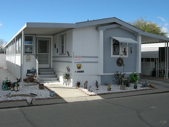 curb view, front entry