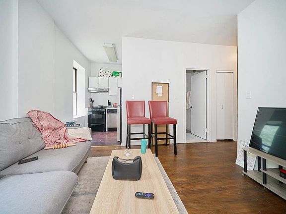 4th image of 484 9th Ave #2C