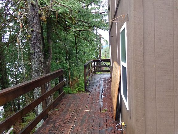 4th image of Bull Island Waterfront Cabin Retreat
