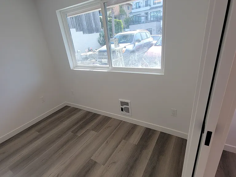 148 W Canada #C — Photo 9