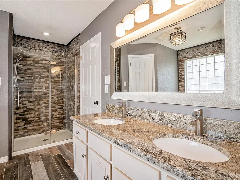 3709 Seleste Dr — Photo 11