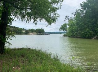 1290 Deerwood Dr, Dandridge, TN 37725