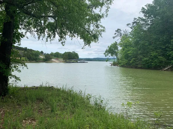 1290 Deerwood Dr, Dandridge, TN 37725