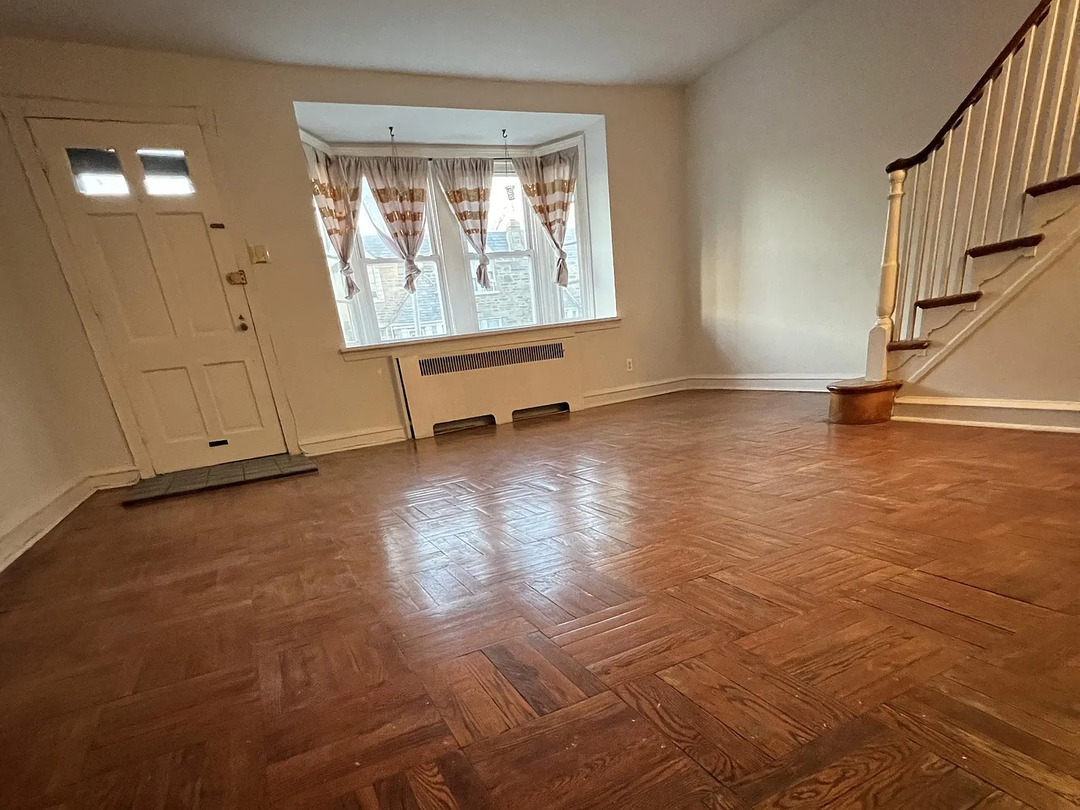 4 bed, 1380 sqft, $1,800 — Photo 3