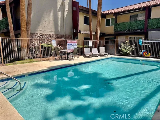 3 bed, 1000 sqft, $2,195 — Photo 4